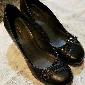 Black wedges, Apt 9, size 7.5
